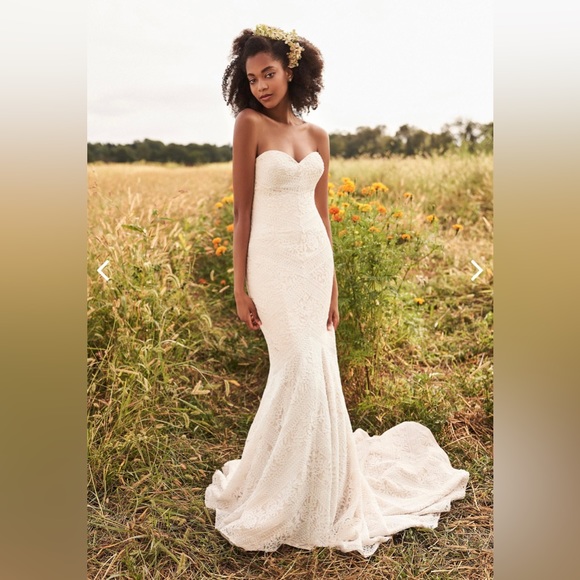 Lillian West Dresses & Skirts - NWT Lillian West sweetheart mermaid lace size 8 wedding gown in champagne/ivory.